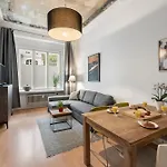 Apartment The Gleditsch - Schoeneberg Location, 1br, 1 Living Room, Group Friendly, Ideal For 2 - 4 Guests *