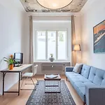 Apartamento The Gleditsch - Schoeneberg Location, 1br, 1 Living Room, Group Friendly, Ideal For 2 - 4 Guests *