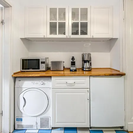 The Gleditsch - Schoeneberg Location, 1br, 1 Living Room, Group Friendly, Ideal For 2 - 4 Guests *