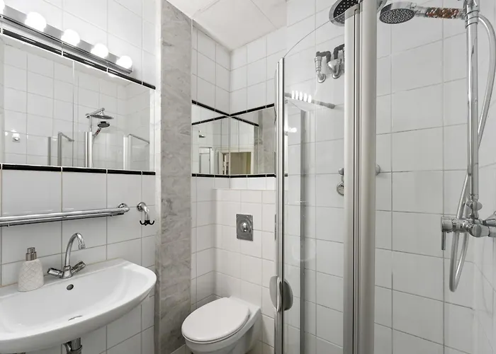 The Gleditsch - Schoeneberg Location, 1br, 1 Living Room, Group Friendly, Ideal For 2 - 4 Guests アパート *