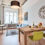 The Gleditsch - Schoeneberg Location, 1br, 1 Living Room, Group Friendly, Ideal For 2 - 4 Guests * ベルリン