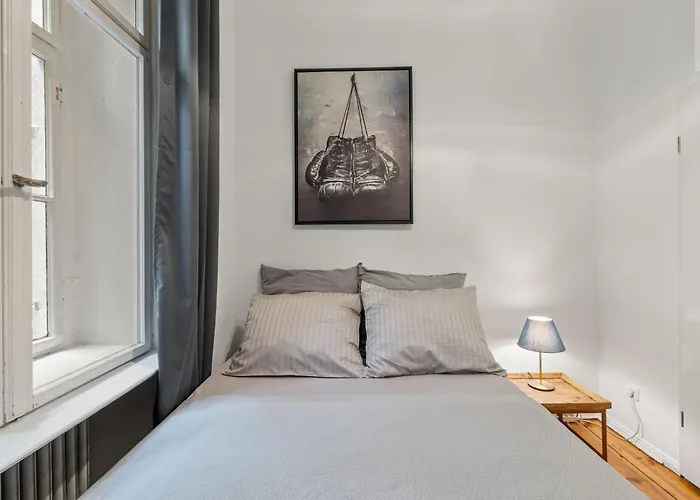 The Gleditsch - Schoeneberg Location, 1br, 1 Living Room, Group Friendly, Ideal For 2 - 4 Guests Appartement *